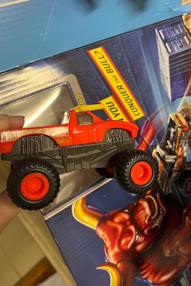 Hotwheels Monster Jam El toro loco showdown Hobbies Toys Toys