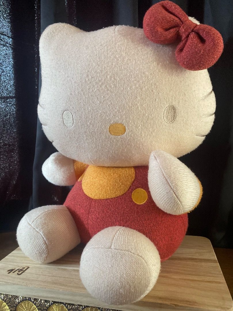 Huge Hello Kitty, Hobbies & Toys, Toys & Games on Carousell