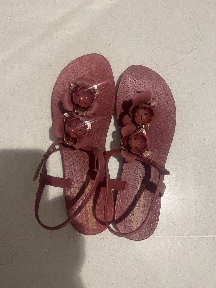 Ipanema sandals, Women's Fashion, Footwear, Sandals on Carousell
