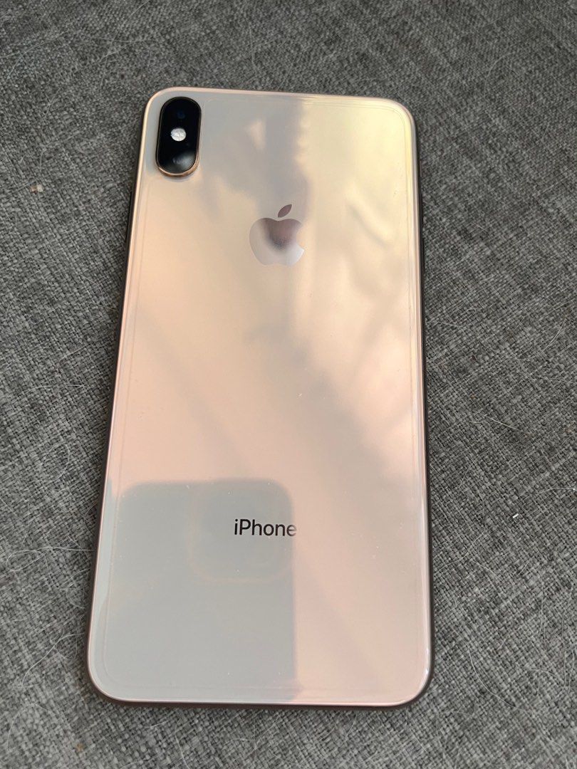 iPhone XS Max 64G (Category: iPhone X Series) located in Cainta. Submitted by mestizongbangus (Listing ID 1267405276, Image 1). Description: Broken screen, LCD works perfectly though. Can be repaired for less than 3000. Reason why I’m selling it at a low price. With box RFS: will upgrade Battery health: 92% Smart locked.