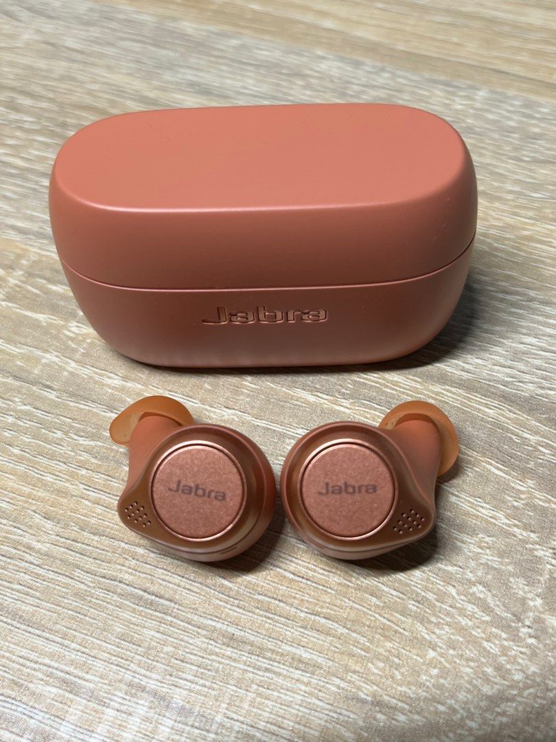 Jabra Elite Active 75t (Sienna) (Category: Earphones) located in San Juan City. Submitted by nicolefrncsc (Listing ID 1267501966, Image 1). Description: Original Jabra Elite Active 75t Color: Sienna (Copper Pink) Released in 2020 Bought in January 2021 Lightly used (due to pandemic) 100% working and great condition Complete with box and accessories (Type C to A cord, extra ear gel/buds) Free original Spigen case worth 950 (see last pics) Can be u