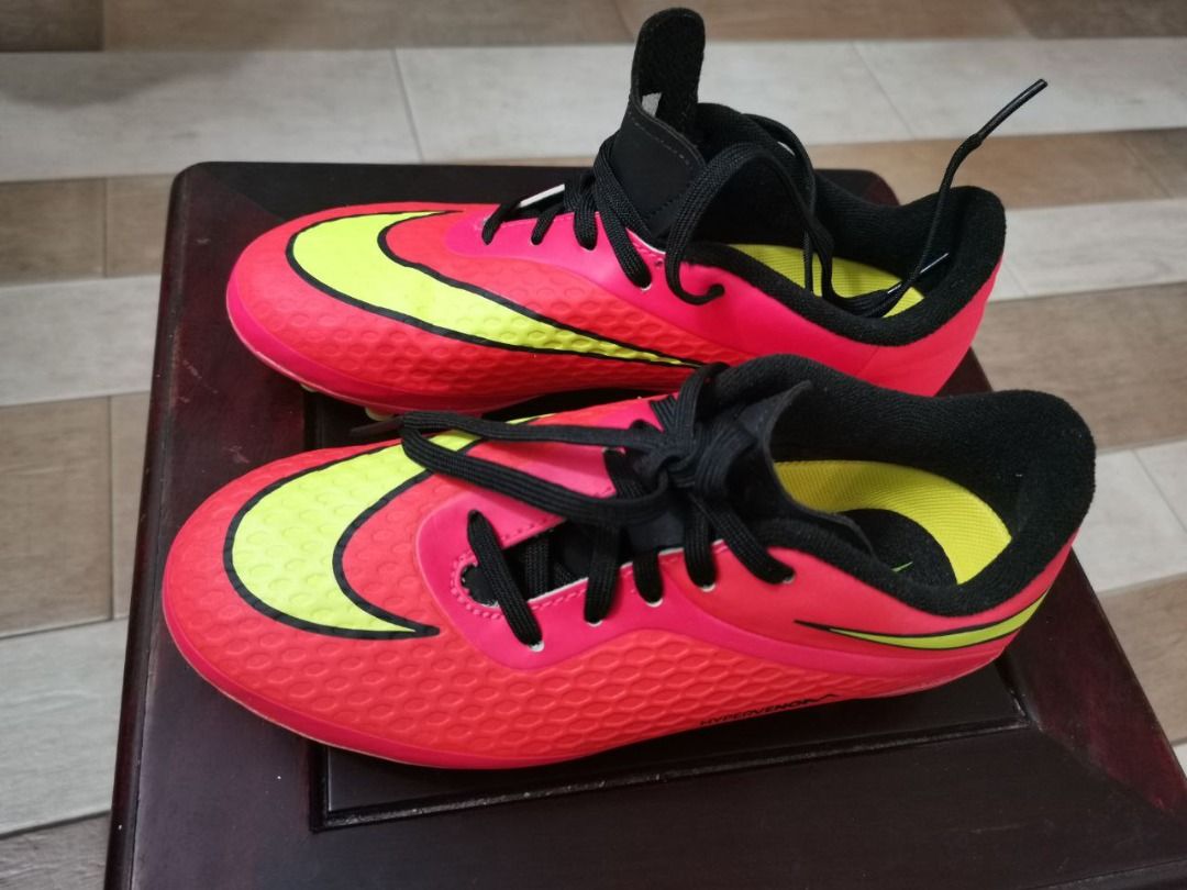 Girl soccer shoes clearance nike