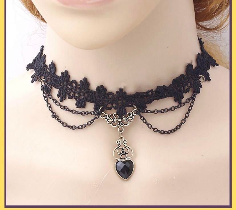 Choker with heart clearance pendant