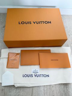 Shop Louis Vuitton MONOGRAM LV Catch Cufflinks (M80188) by Leeway