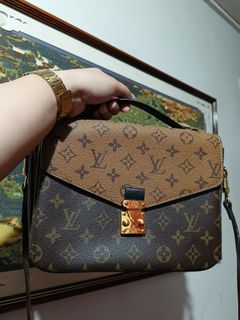 Louis Vuitton Pochette Metis Shiny Epi Leather with Reverse