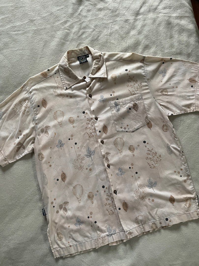 Maui and Sons Printed Button Down Polo Shirt (Category: Tshirts & Polo Shirts ) located in Quezon City. Submitted by edesteban (Listing ID 1267471712, Image 3). Description: Medium Oversized Fit 28x22.