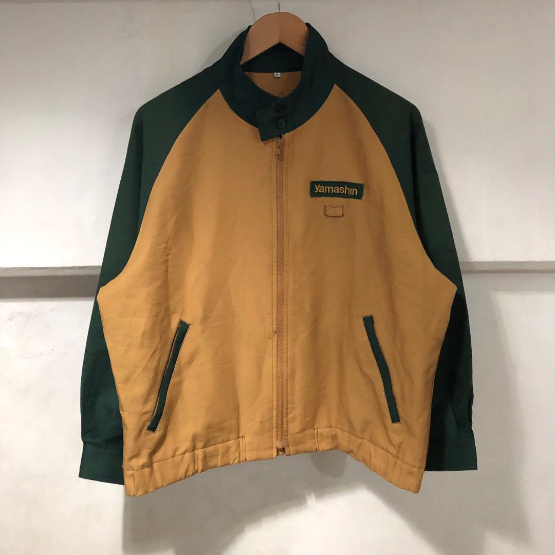 Men’s Jacket (Category: Coats, Jackets and Outerwear) located in Manila. Submitted by etcetero (Listing ID 1267513530, Image 1). Description: Flaw/s: - May mga paisa-isang himulmol - Stains *Kindly check all photos DIMENSIONS Width: 24” Length: 25” Sleeves: 28”.