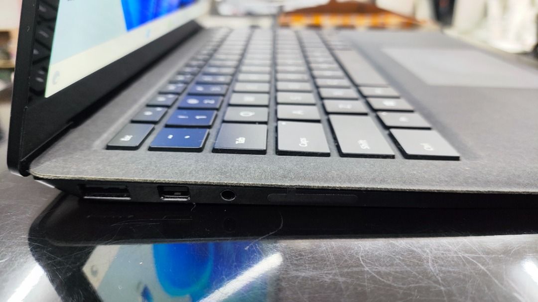 Microsoft Surface Laptop 2 Quad Core i7 8th Gen 16GB RAM 512GB SSD
