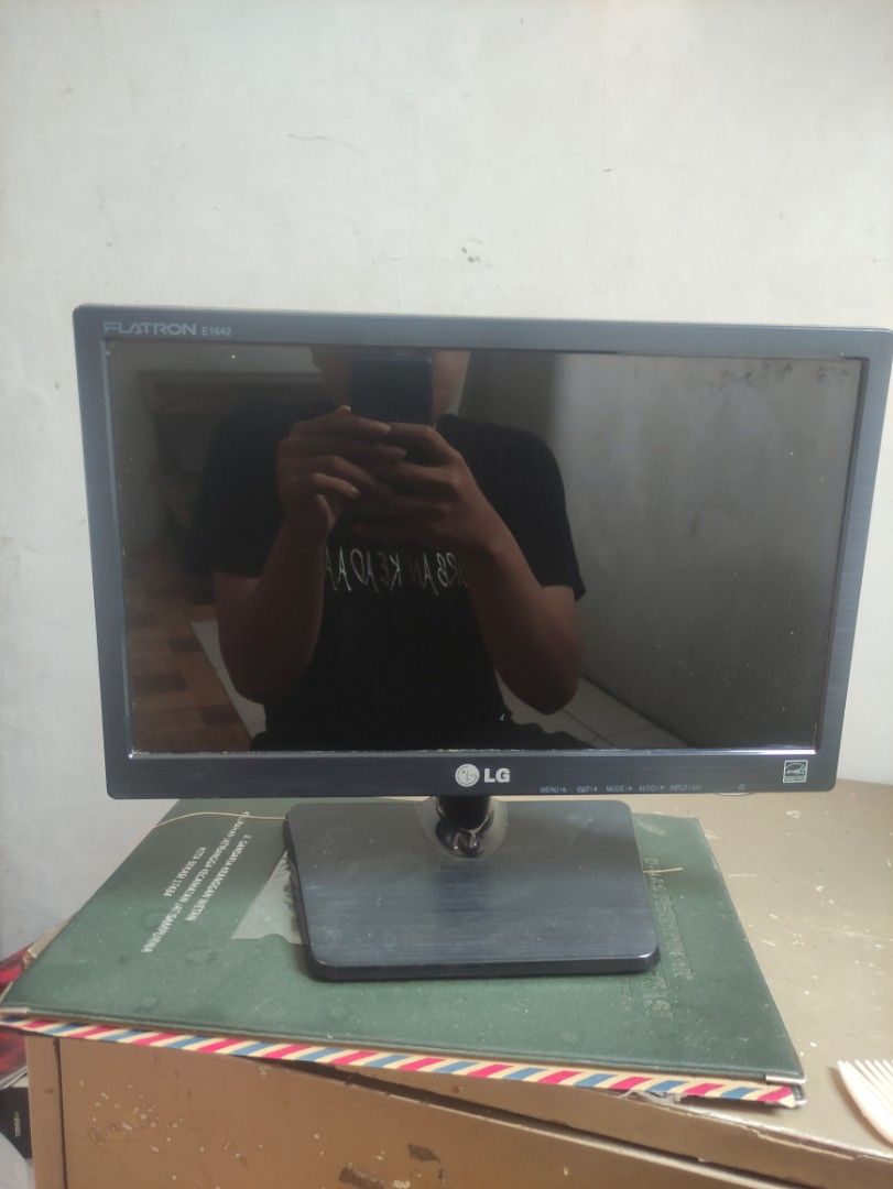 Monitor LG E1642 mulus normal, Elektronik, Bagian Komputer & Aksesoris