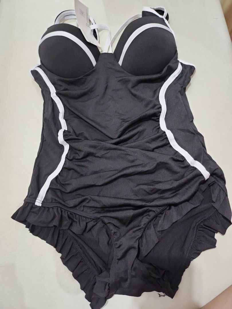 One Piece Swimsuit (Category: Bikinis & Swimsuits) located in Santa Rosa. Submitted by mars_2021 (Listing ID 1267436508, Image 1). Description: Black One Piece Swimsuit. Large po siya..
