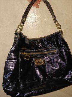 (Category: ) located in . Submitted by LoveBags (Listing ID 1242972082, Image 1). Description: .