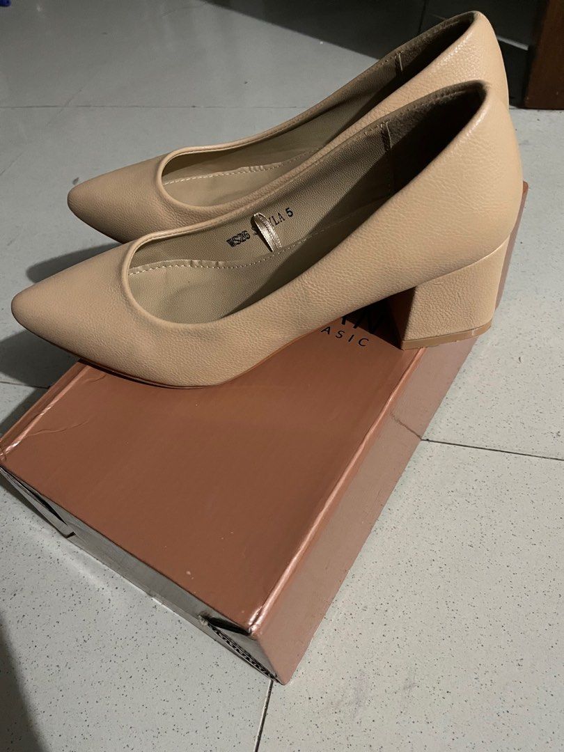 Nude heels deals size 5