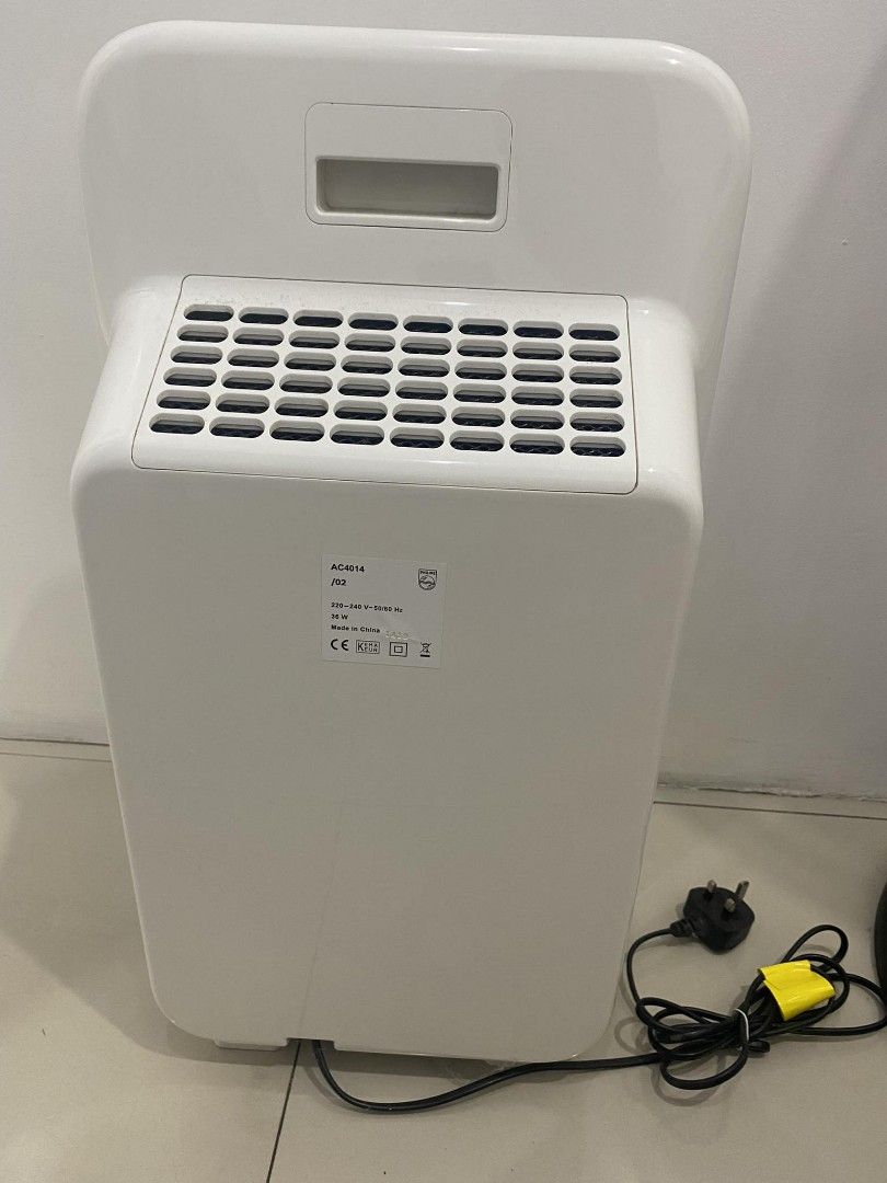 PHILIPS Air Purifier (Category: Air Purifiers & Dehumidifiers) located in Quezon City. Submitted by dveee (Listing ID 1267456665, Image 2). Description: Philips air purifier AC4014 Healthy air always General health Vita shield IPS Smart Sensor Vita shield purification filters out pollutants ultra fine particles, allergens, bacteria and viruses with size >0.02Microns 3 step fan speed 1/4/8 hours easy to set timer Smart sensor Color white 220-240 V