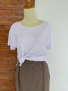 Preloved Airism T shirt Panjang Seamlees Kerah Lebar Wanita White Uniqlo