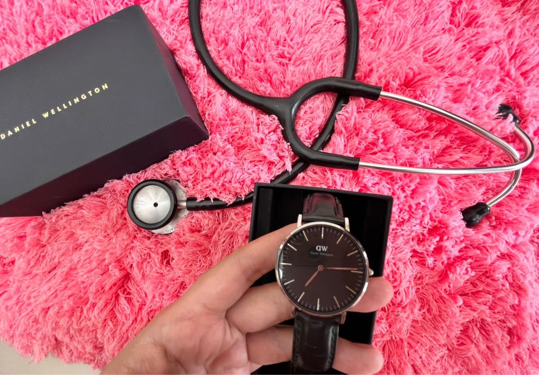 PRELOVED JAM TANGAN DANIEL WELLINGTON BELI DI TUNJUNGAN PLAZA