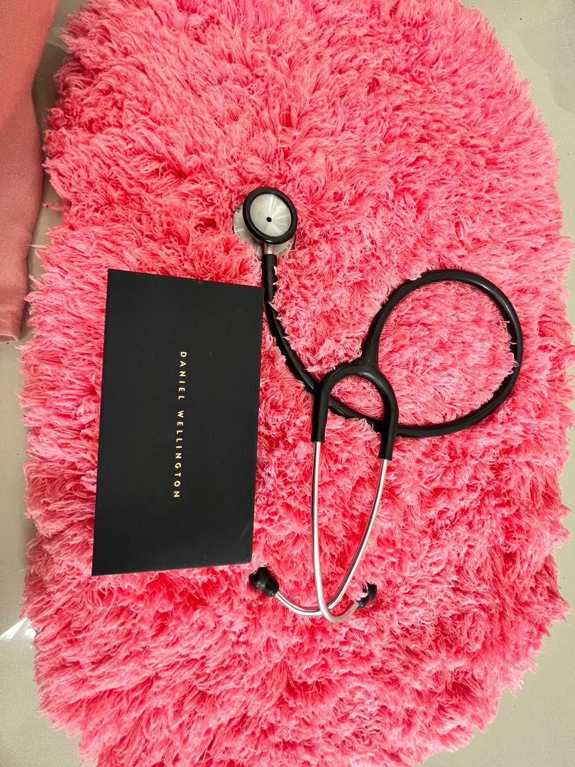 PRELOVED JAM TANGAN DANIEL WELLINGTON BELI DI TUNJUNGAN PLAZA