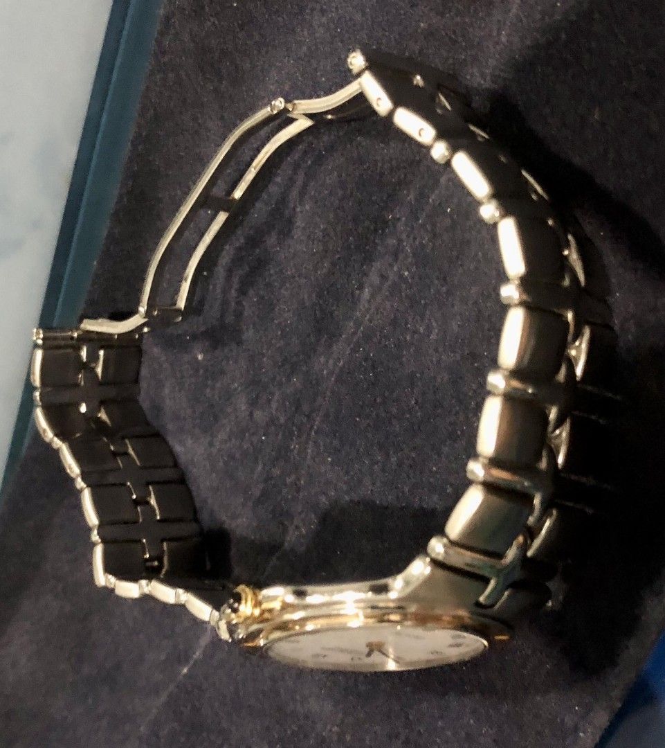 Raymond Weil Parsifal watch (Category: Men's Watches) located in Manila. Submitted by simonchkies (Listing ID 1267535973, Image 3). Description: Selling this Reymond weil Parsifal watch. Swiss watch from France. Unit only. Specs on the last picture. 8.5-9/10 smooth Slghtly negotiable. Meetups only around Bulacan or Manila area..