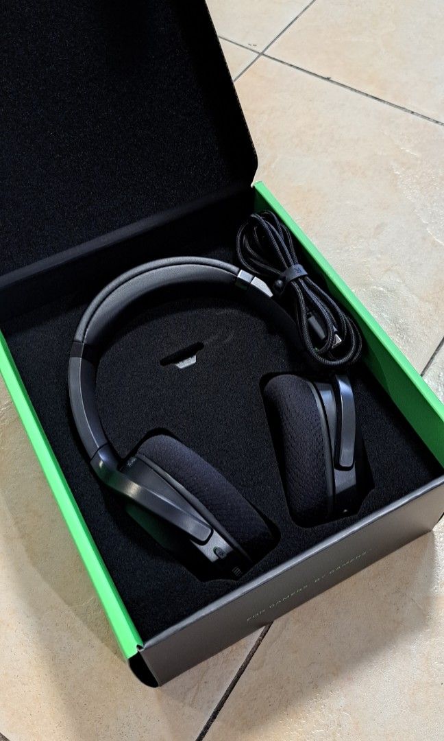 RAZER BARRACUDA Wireless Gaming and Mobile Headset (Category: Headphones & Headsets) located in Quezon City. Submitted by benj.dlc (Listing ID 1267385605, Image 2). Description: For sale or swap with PS4 slim/pro RAZER BARRACUDA Wireless Gaming and Mobile Headset Quick toggle between Hyperspeed wireless and bluetooth Dual beamforming noise cancelling mics Razer Triforce titanium 50mm drivers I bought this last December 2022 for comparative review