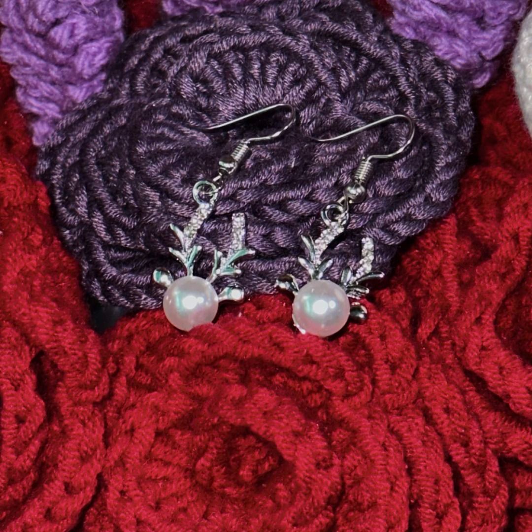 Reindeer pearl earrings discount