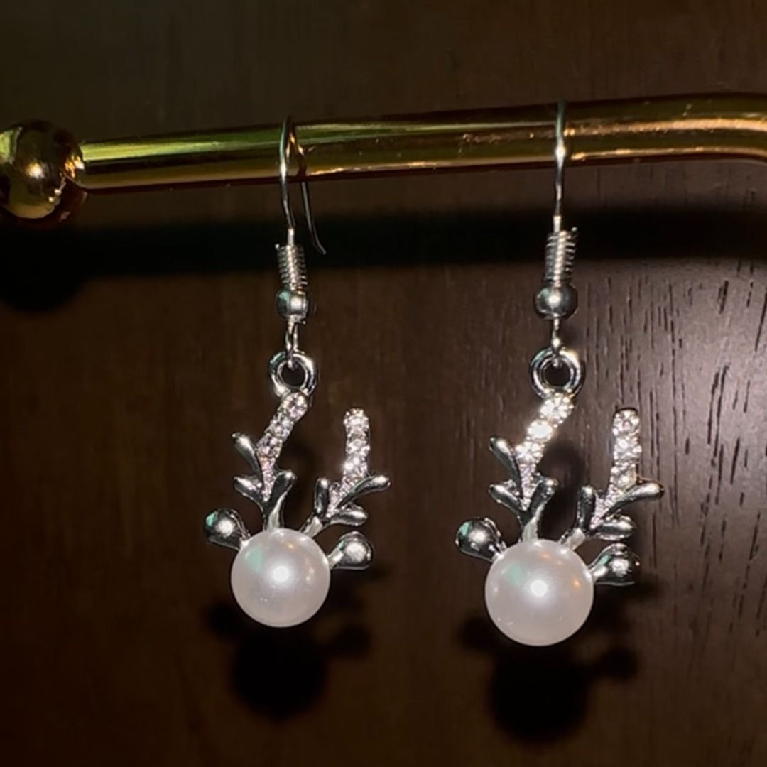 Reindeer pearl earrings cheap