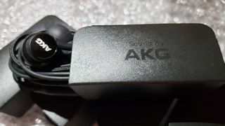 Samsung Sound by AKG Note20 + S20 S21 S22 S23 Ultra Tab S6 S7 S8 S9 Z Flip Fold 2 3 4 5 A53 A54 A72 A73 A80 A90 Type-C專用  全新原裝耳機 每件公價$120 黑白各一$220 全線耳機產品享有六個月保用