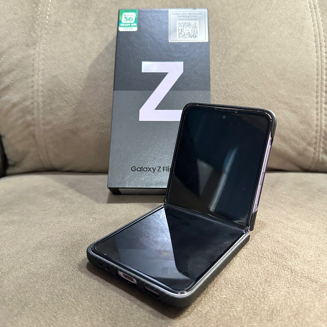 Samsung Z Flip 3 256gb FU (Category: Samsung) located in Cebu City. Submitted by m.1122 (Listing ID 1267409814, Image 1). Description: Complete with box paper and charging cable Comes with original Samsung case Purchased locally Samsung Ayala Central Bloc Rfs: upgrade No trades Cash only Lbc shipping nationwide c/o buyer Meet up Vmoto during the day, Ayala during night .