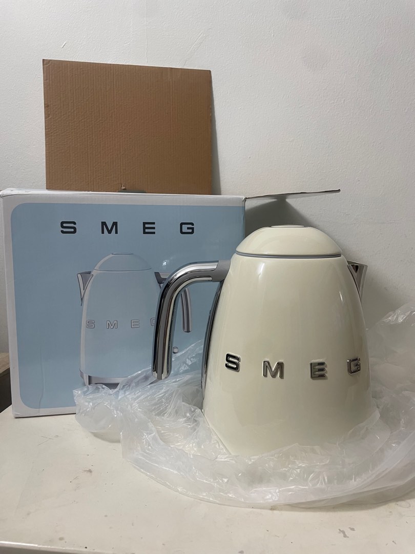 SMEG 1.7L Kettle cream colour, TV & Home Appliances, Kitchen Appliances