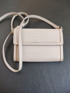 (Category: ) located in . Submitted by fashionthriftstore (Listing ID 1267436544, Image 1). Description: .