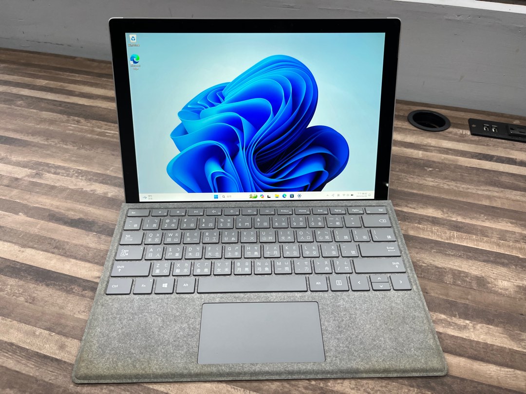 Surface Pro 5 平板電腦12.3吋（i5/8G/128GB)，機器狀況良好！, 電腦及