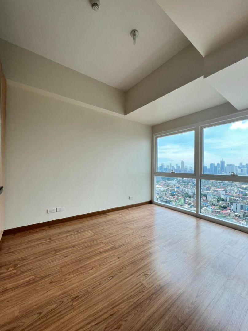 time square west rent to own rfo condo in bgc near st lukes grand hyatt