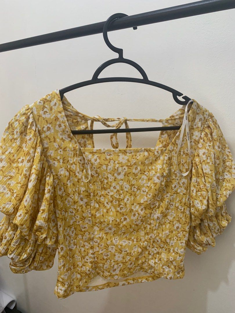Vero Moda Yellow top (Category: Blouses) located in Manila. Submitted by katesys (Listing ID 1267447691, Image 1). Description: Size: extra small In wgood condition Ships from Cavite via gogo express only. RFS: decluterring.