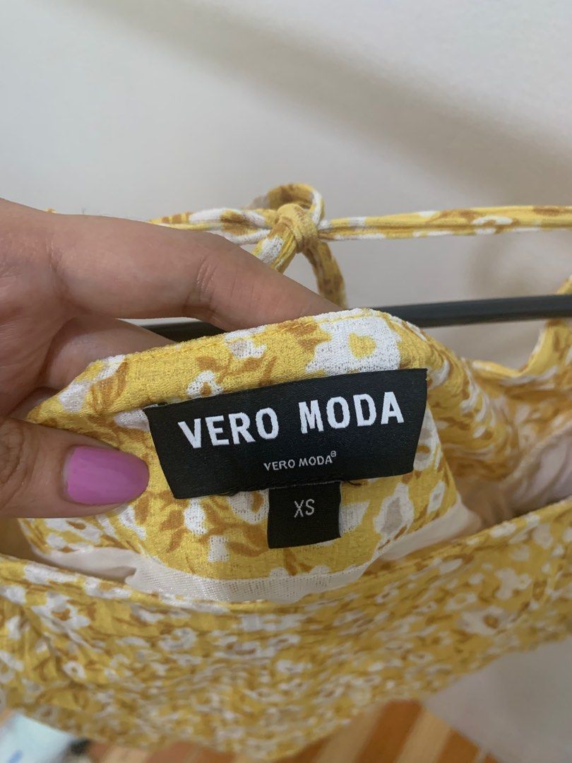 Vero Moda Yellow top (Category: Blouses) located in Manila. Submitted by katesys (Listing ID 1267447691, Image 3). Description: Size: extra small In wgood condition Ships from Cavite via gogo express only. RFS: decluterring.