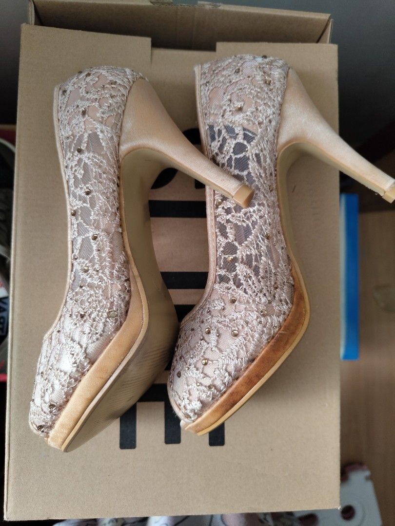 Wedding shoes (Category: Dress Shoes) located in Paranaque City. Submitted by declutterqueeeeen (Listing ID 1267465859, Image 3). Description: .
