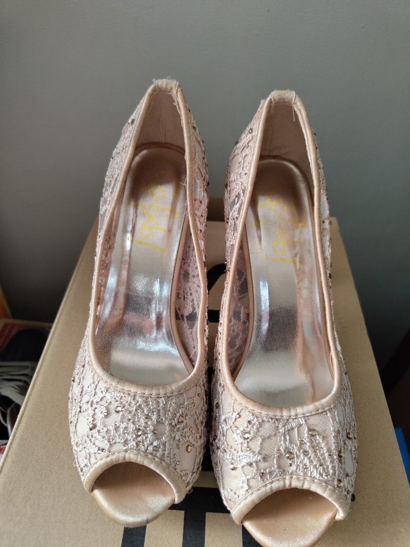 Wedding shoes (Category: Dress Shoes) located in Paranaque City. Submitted by declutterqueeeeen (Listing ID 1267465859, Image 2). Description: .