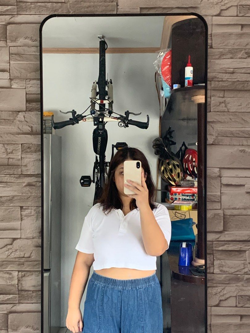 White Collared Croptop (Category: Blouses) located in Las Pinas. Submitted by l0vewave (Listing ID 1267446030, Image 1). Description: white collared croptop - super stretchable price is negotiable .
