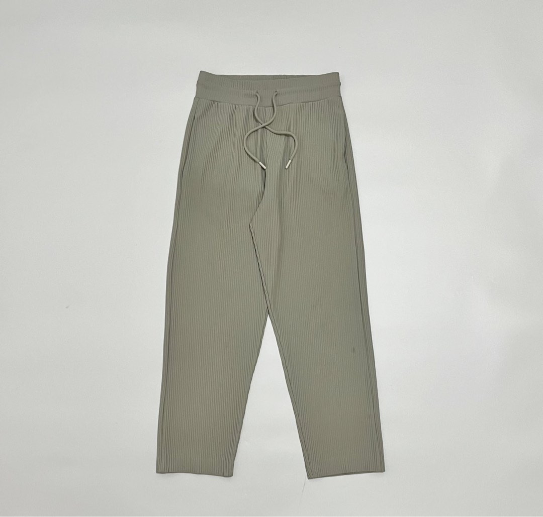 ZARA MAN PLEATED PANTS, Men's Fashion, Bottoms, Trousers on Carousell