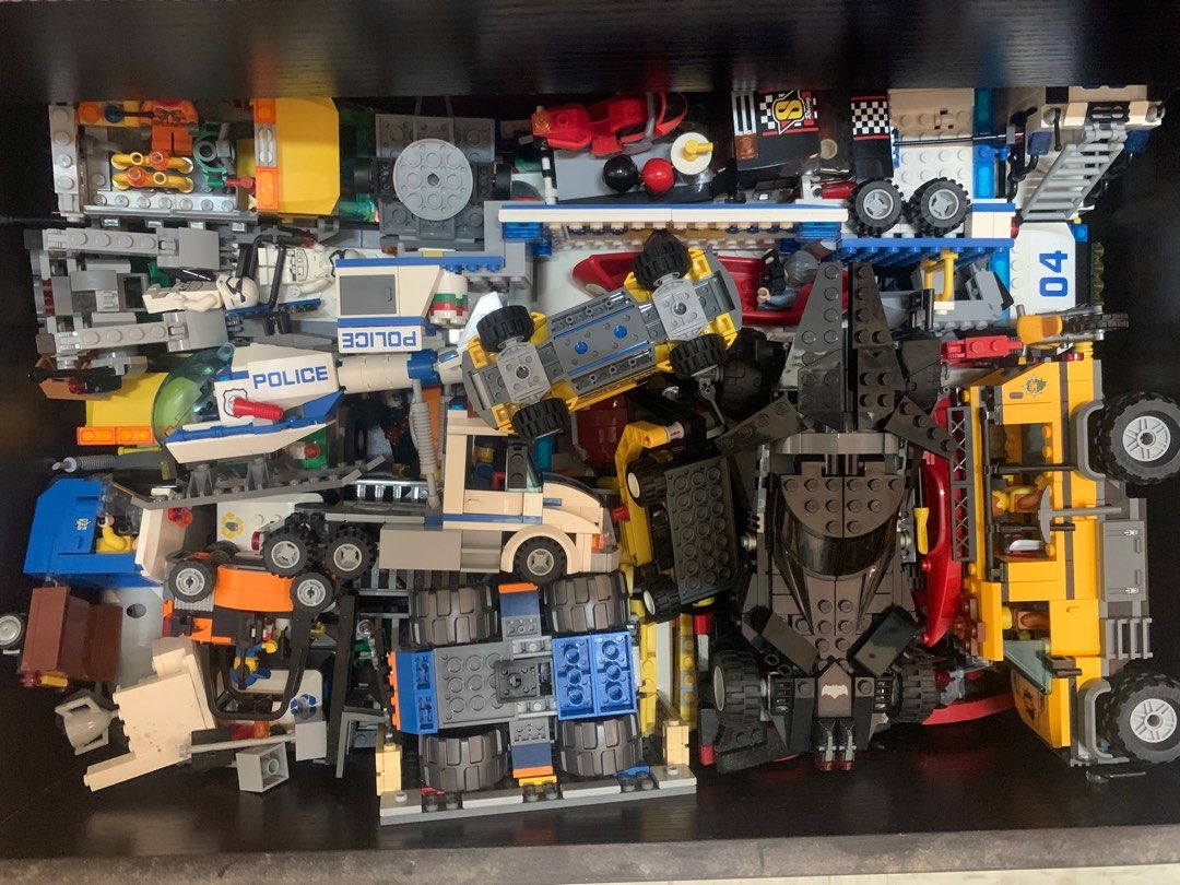 物超所值Lego（ 大量不同款式車、以及原有超多人仔，數目非常多