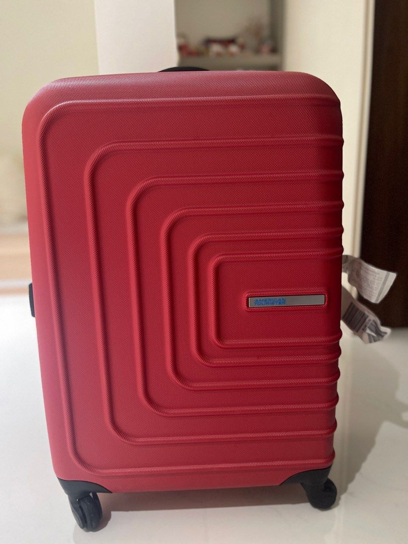 American tourister luggage medium size, Hobbies & Toys, Travel, Luggage on Carousell