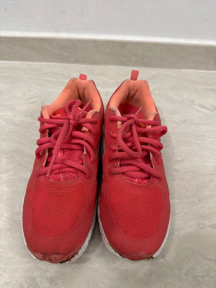 Red sports clearance shoes