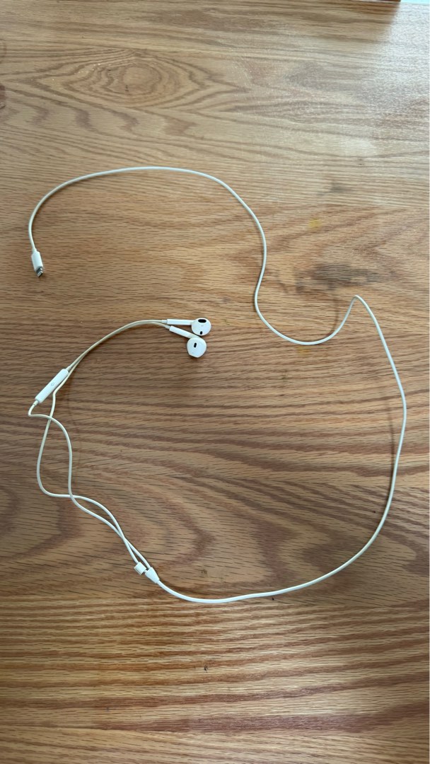 Apple Wire EarPod, Audio, Earphones on Carousell