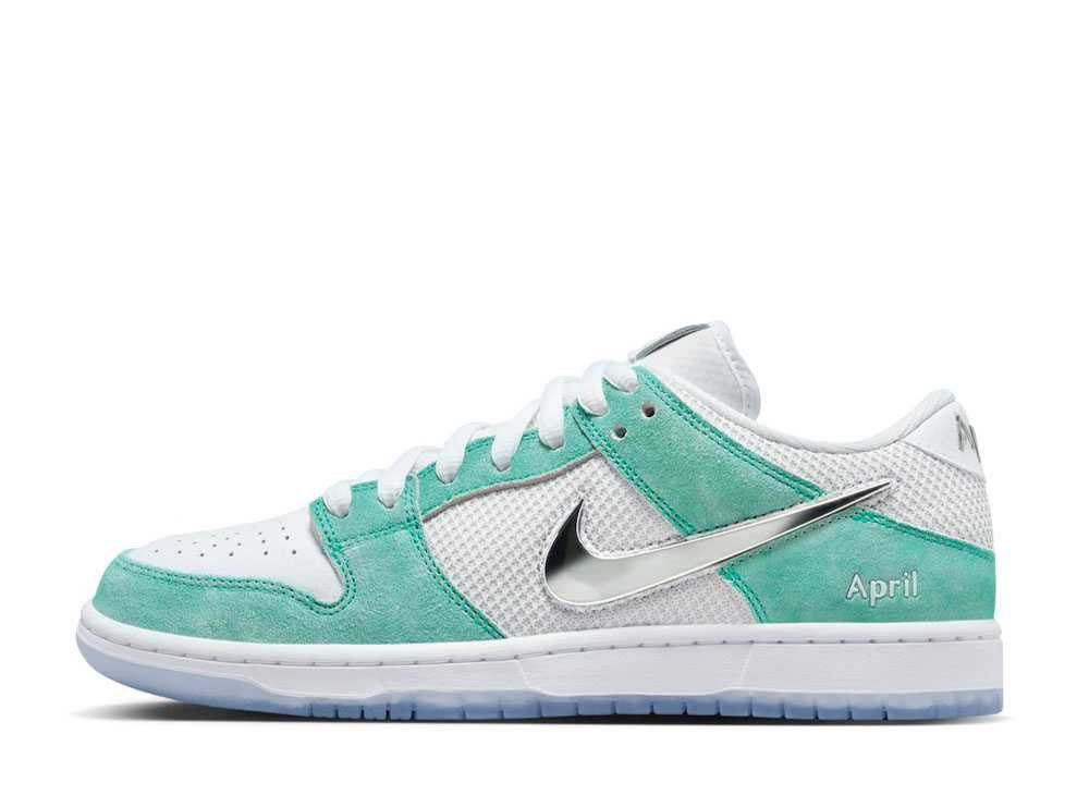 All white nike sbs top