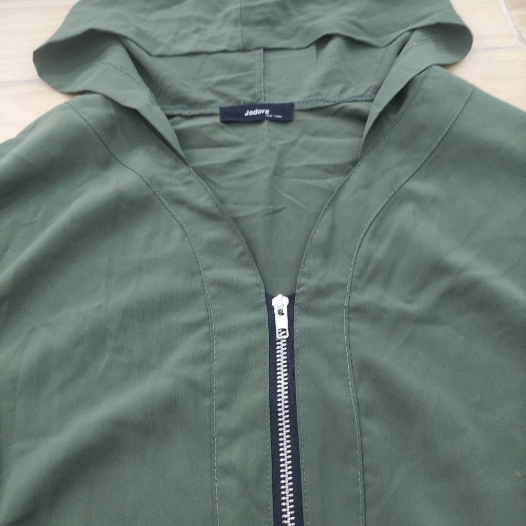 Army Green Unique Overlay Jacket Hoodie (Category: Coats, Jackets and Outerwear) located in Quezon City. Submitted by hellovallieee (Listing ID 1267584891, Image 2). Description: never worn can pass off as casual cosplay Attack on Titan/ Shingeki no Kyojin rfs: decluttering ✨ payment thru Gcash or Maya only ✨ No COD ✨ can book thru lalamove or grab ✨ shipping fee shouldered by buyer ❗ pin location: Tower D Manhattan Heights.