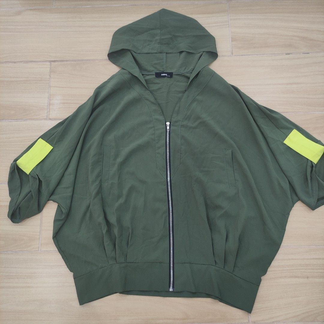 Army Green Unique Overlay Jacket Hoodie (Category: Coats, Jackets and Outerwear) located in Quezon City. Submitted by hellovallieee (Listing ID 1267584891, Image 1). Description: never worn can pass off as casual cosplay Attack on Titan/ Shingeki no Kyojin rfs: decluttering ✨ payment thru Gcash or Maya only ✨ No COD ✨ can book thru lalamove or grab ✨ shipping fee shouldered by buyer ❗ pin location: Tower D Manhattan Heights.
