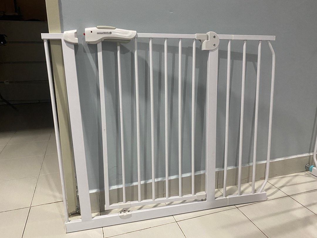 Baby safety gate sales olx