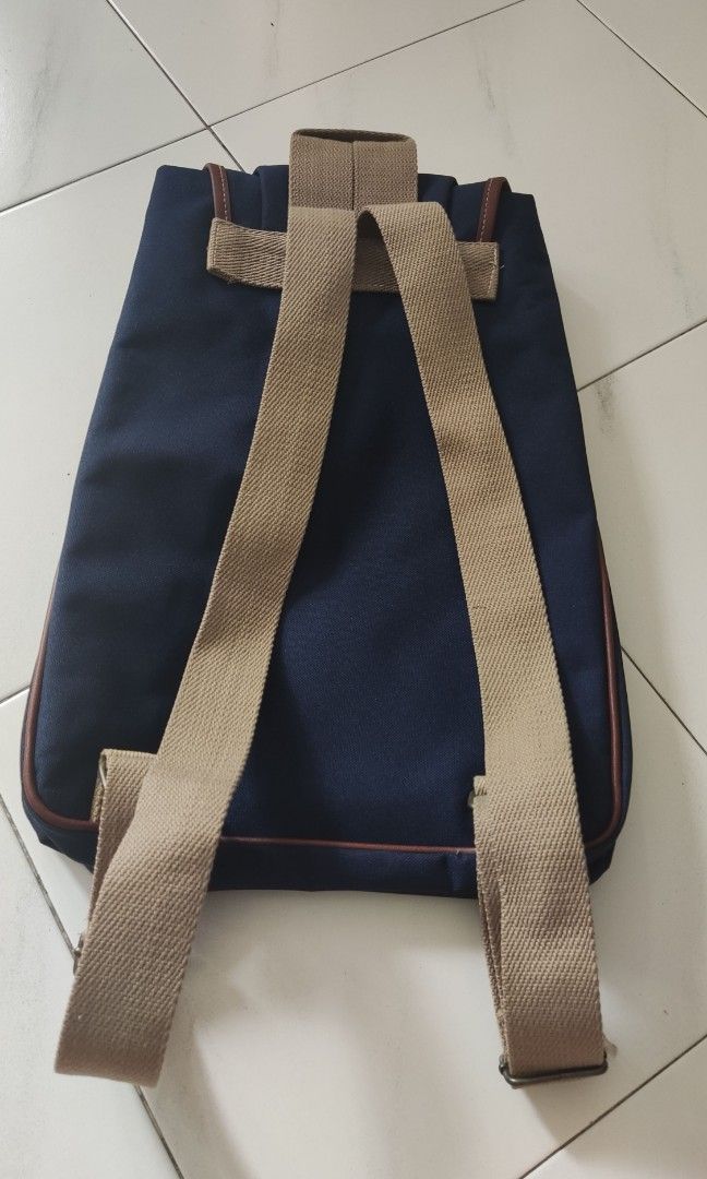 Backpack (Category: Backpacks) located in Singapore. Submitted by dJocjo (Listing ID 1267568780, Image 3). Description: new bag, never used.