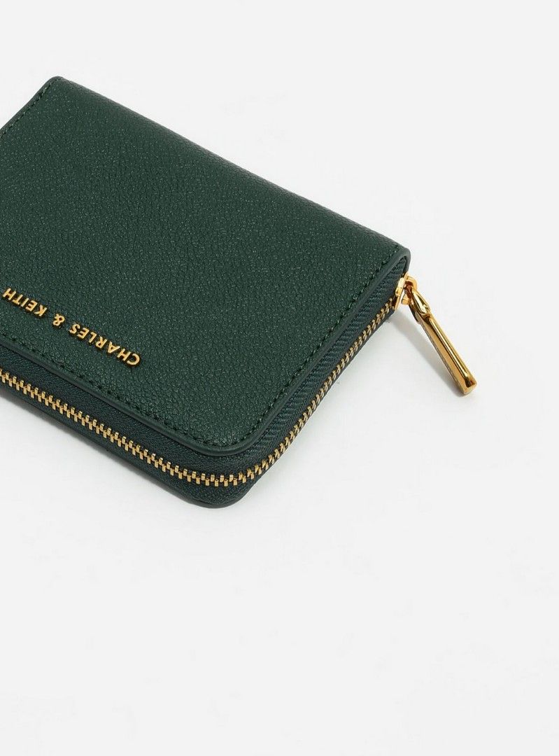Basic Square Wallet - Green (Category: Wallets & Card Holders) located in Singapore. Submitted by easteastside (Listing ID 1267682425, Image 2). Description: Simplicity and sophistication find the perfect middle ground in this green square wallet. Compact in design but generous in space, this nifty piece opens up to an inner zipped section and multiple slot compartments that has ample space to keep your cards, cash and coins organised. Love the c