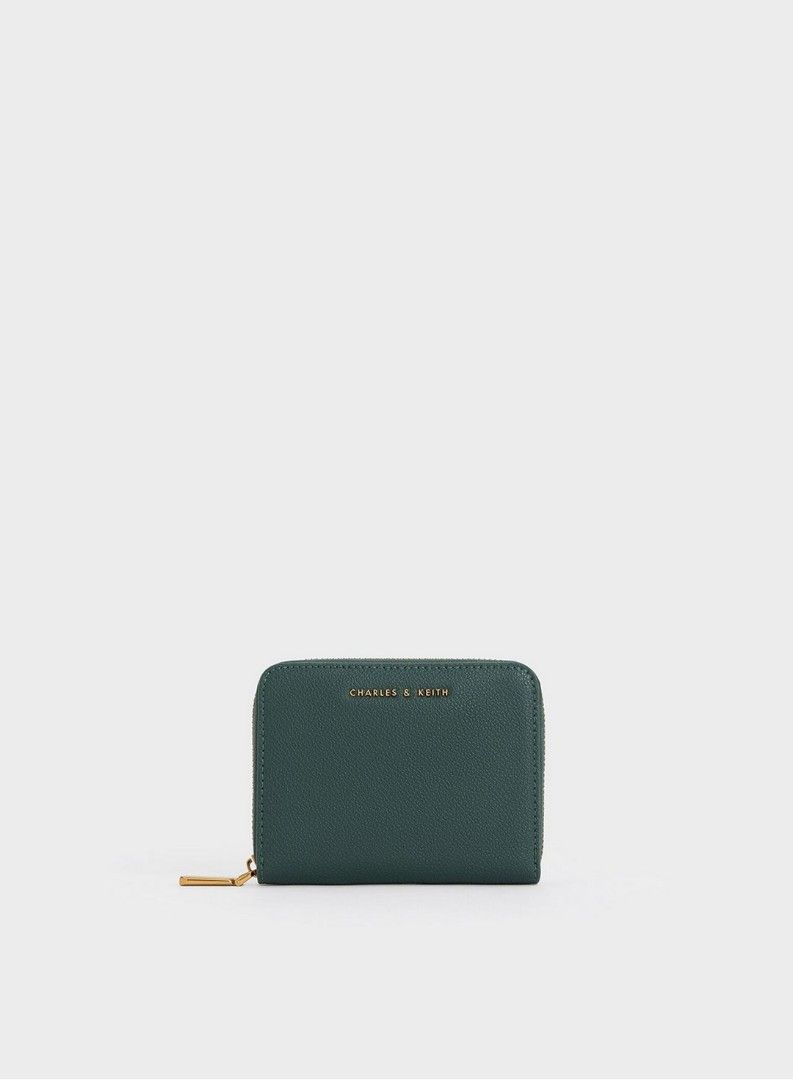 Basic Square Wallet - Green (Category: Wallets & Card Holders) located in Singapore. Submitted by easteastside (Listing ID 1267682425, Image 1). Description: Simplicity and sophistication find the perfect middle ground in this green square wallet. Compact in design but generous in space, this nifty piece opens up to an inner zipped section and multiple slot compartments that has ample space to keep your cards, cash and coins organised. Love the c