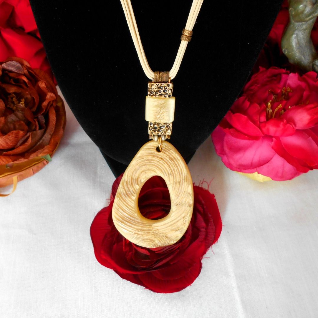 Choker locket gold online