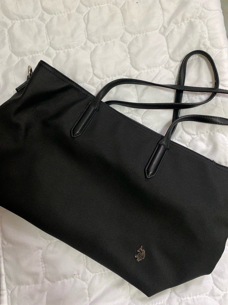 Black Shoulder Bag US POLO ASSN (Category: Shoulder Bags) located in Las Pinas. Submitted by mve__ (Listing ID 1267592522, Image 2). Description: Bought for 4k Damage is due to storage Negotiable.