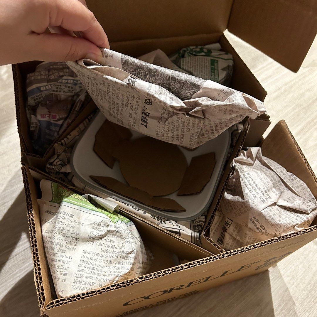 BNIB Corelle square 16piece dinnerware set (Jacaranda), Furniture